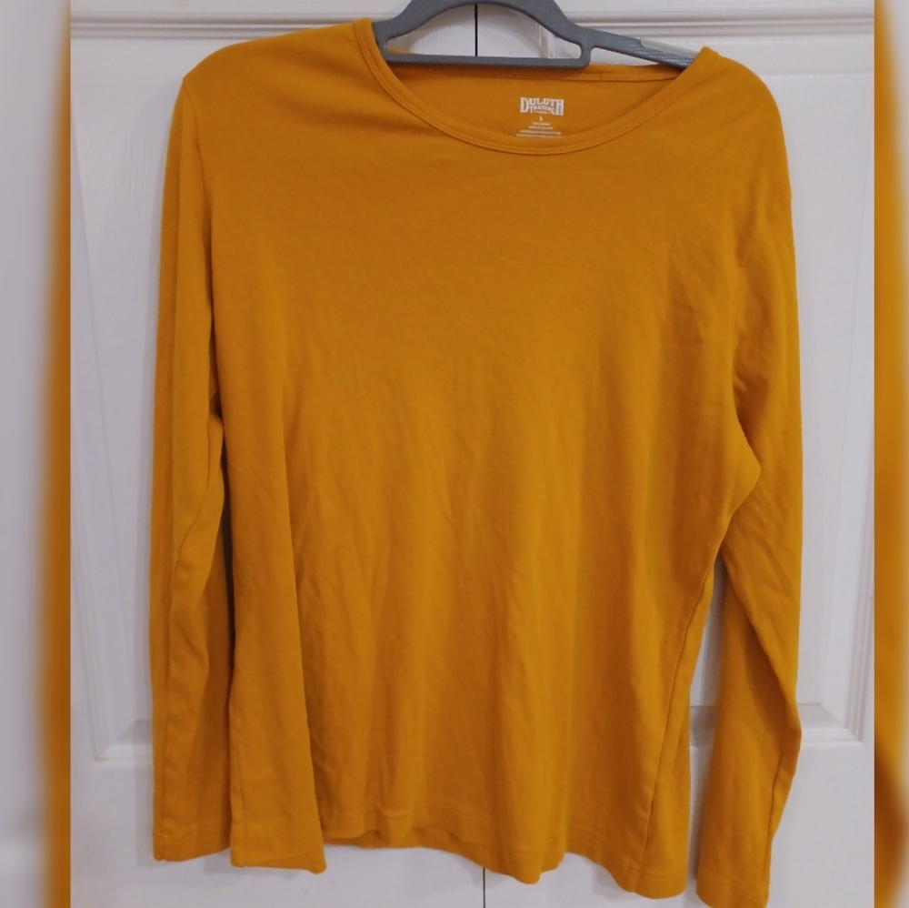 Long-sleeved top